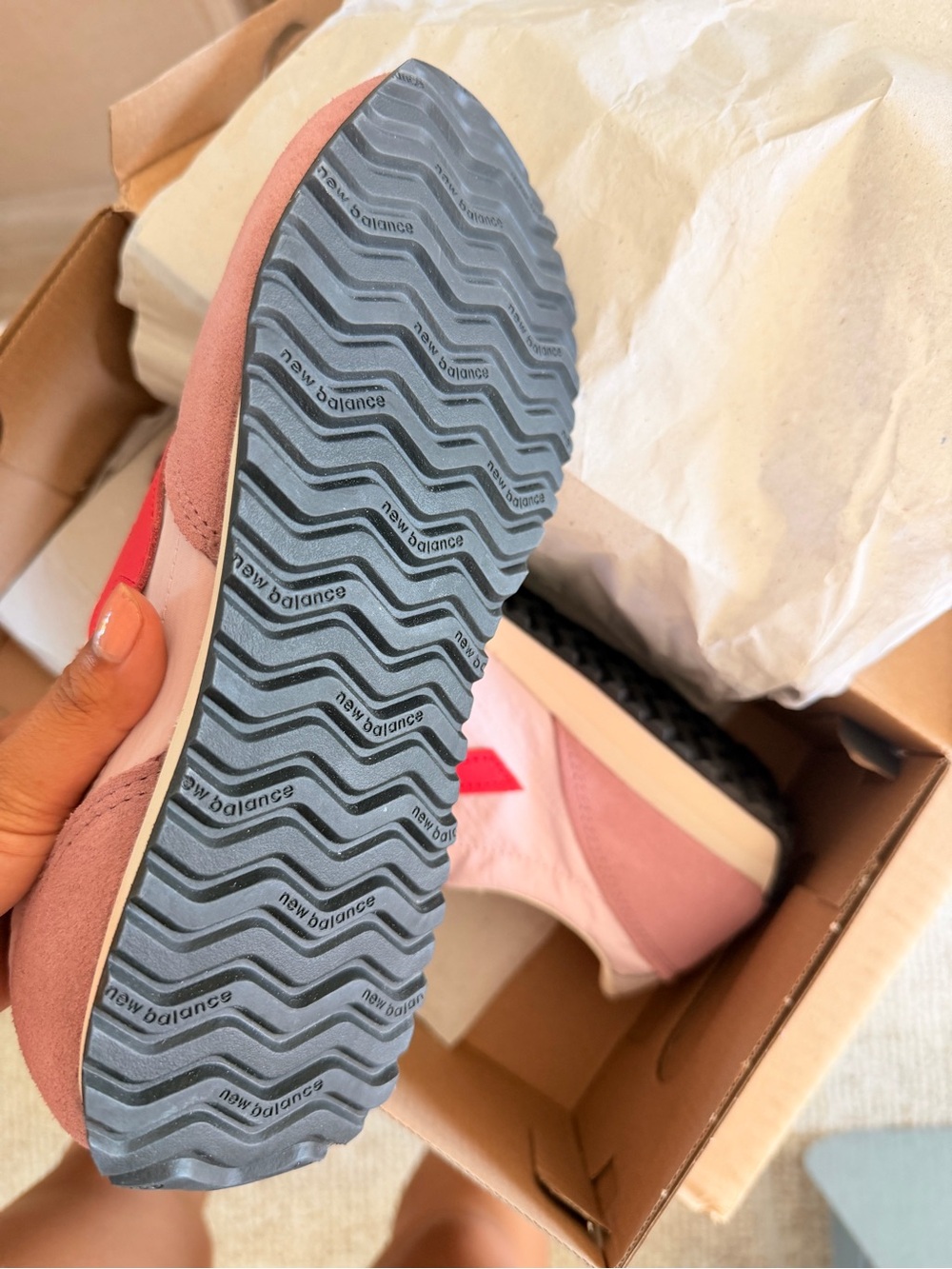 New Balance Pink & Coral Retro-Inspired Women’s Sneakers - Picture 4 of 4